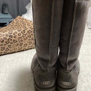 Ugg Gray leather boots.  Sheepskin lined. Size is women’s 8. Like new condition.